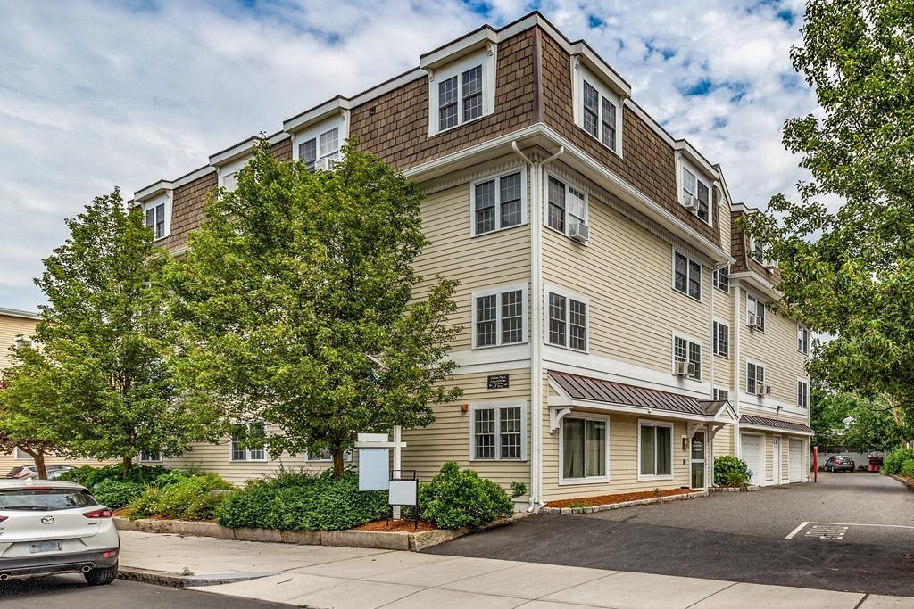 31 Elliott St, Unit 1b in Beverly, MA - Building Photo