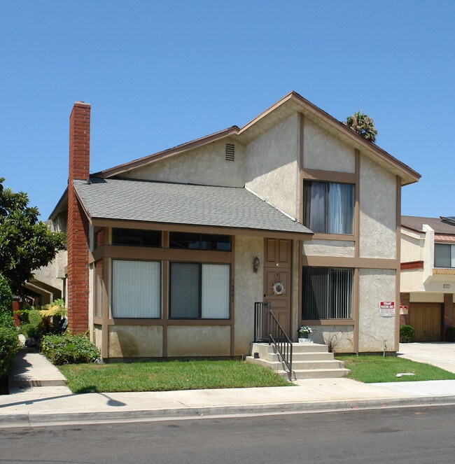 16881 Hoskins St in Huntington Beach, CA - Building Photo - Building Photo