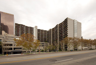 Angelus Plaza in Los Angeles, CA - Foto de edificio - Building Photo