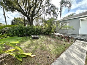 1147 15th Ave N in Lake Worth, FL - Building Photo - Building Photo