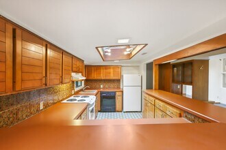 2132 SW Boundary St in Portland, OR - Building Photo - Building Photo