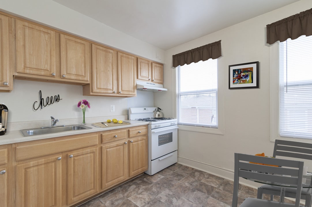 Oaklee Village Apartments Photo