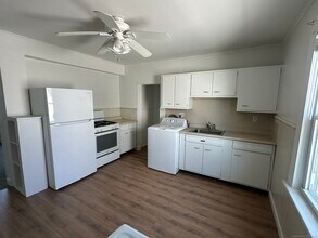 176 Thompson St in Stratford, CT - Building Photo - Building Photo