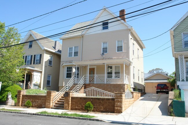 106 Gordon St in Perth Amboy, NJ - Foto de edificio - Building Photo