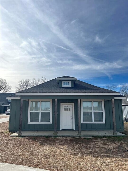 1331 W Deane St in Fayetteville, AR - Foto de edificio