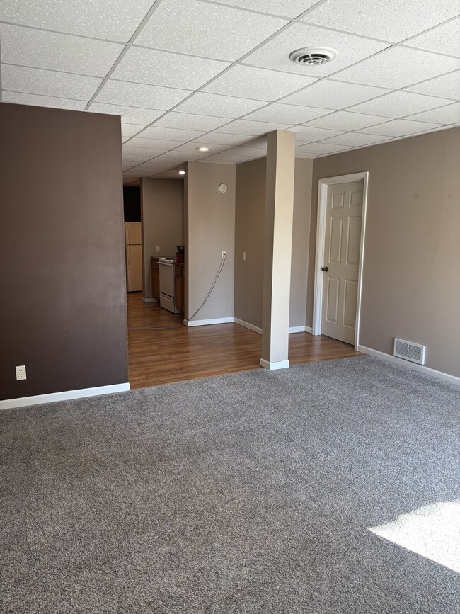 211 E Franklin Street, Unit Lower Apartment in Bloomfield, IA - Building Photo - Building Photo