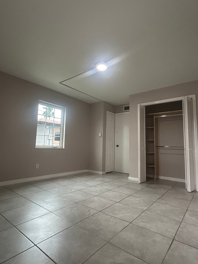 316 NW Avenue F, Unit 4 in Belle Glade, FL - Building Photo - Building Photo