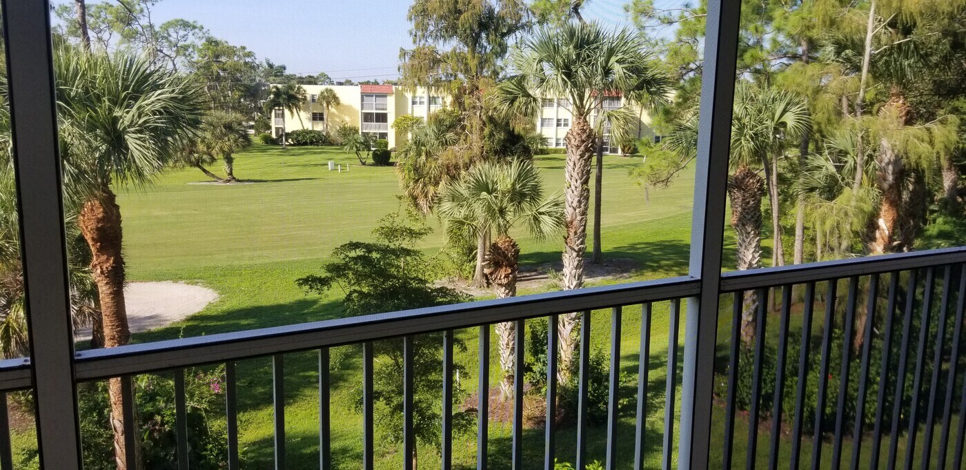 481 Quail Forest Blvd, Unit 307 in Naples, FL - Building Photo