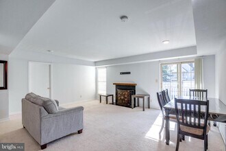 12154 Penderview Terrace in Fairfax, VA - Building Photo - Building Photo