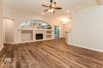1615 Highland View Ct in Orange Park, FL - Foto de edificio - Building Photo