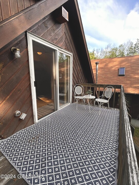 148 Ruggles Rd in Saratoga Springs, NY - Building Photo