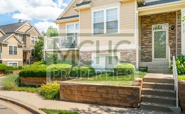 7707 W 158th Terrace in Overland Park, KS - Building Photo - Building Photo