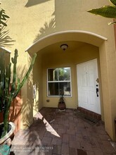 2851 Prospect Rd in Tamarac, FL - Building Photo - Building Photo