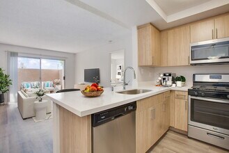 Meadowood in Simi Valley, CA - Building Photo - Building Photo