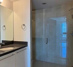 90 SW 3rd St, Unit 2403 in Miami, FL - Foto de edificio - Building Photo