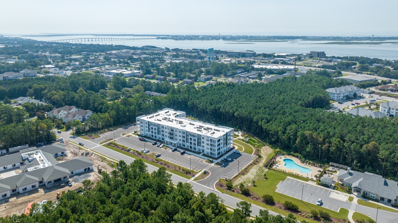 The Retreat at Carteret Place in Morehead City, NC - Foto de edificio