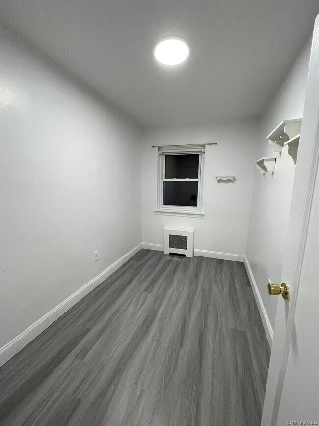 198-01 56th Ave in Queens, NY - Building Photo - Building Photo