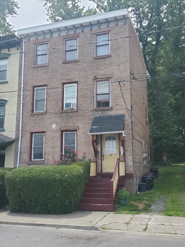 119 Montgomery St in Newburgh, NY - Building Photo - Building Photo
