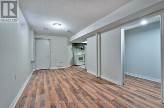 719 Stonebridge Ave in Mississauga, ON - Building Photo - Building Photo