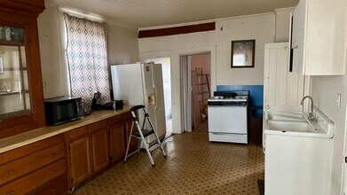 21 Morris St, Unit 3 Rooms. 1st Floor in Cohoes, NY - Building Photo - Building Photo