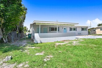 702 Lund Cir in Melbourne, FL - Building Photo - Building Photo