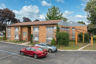 Walnut Manor Apartments in Royal Oak, MI - Building Photo - Building Photo