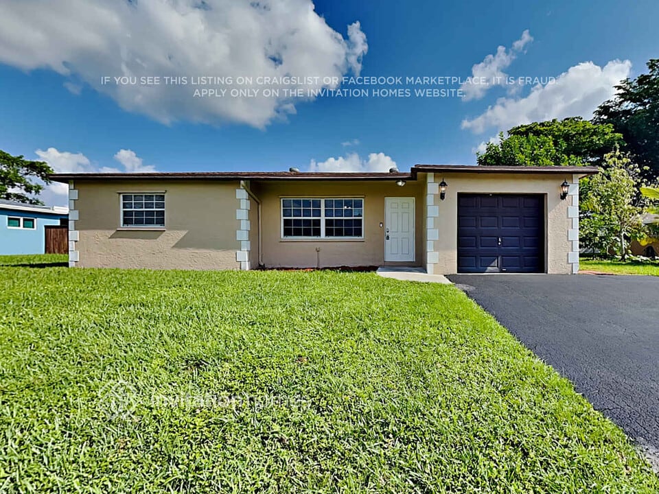 4629 Avalon St in Boca Raton, FL - Building Photo