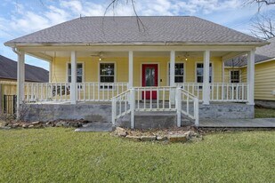 12102 Mustang Ave in Willis, TX - Building Photo