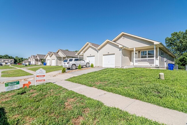 912 Whitetail Ct in Junction City, KS - Building Photo - Building Photo