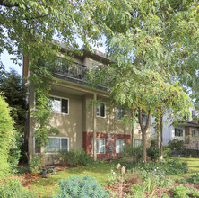 Acacia Tree Place in North Vancouver, BC - Building Photo - Building Photo