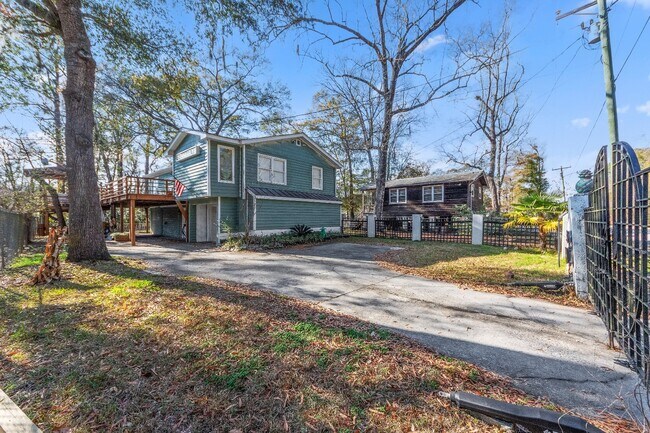 1029 French Quarter Creek Rd in Huger, SC - Building Photo - Building Photo