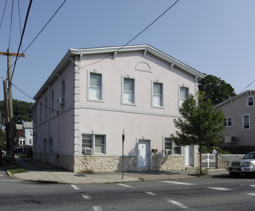 50 2nd St in Elizabeth, NJ - Building Photo