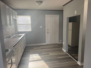 Charming 3BR/1BA Ranch in Martindale-Brightwood Neighborhood in Indianapolis, IN - Foto de edificio - Building Photo