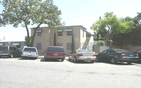 1922 Locust Ave in Long Beach, CA - Building Photo