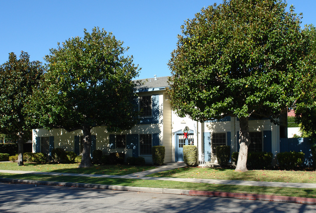 3701-3711 Green Ave in Los Alamitos, CA - Foto de edificio