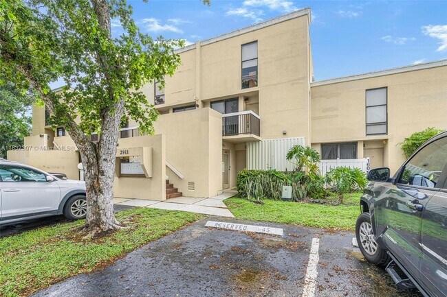 2911 SW 87th Terrace in Davie, FL - Foto de edificio - Building Photo