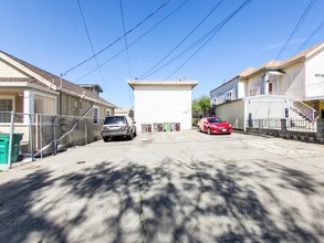 2120 E 22nd St in Oakland, CA - Foto de edificio - Building Photo