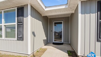 5514 Mars Hl Ln in Panama City, FL - Foto de edificio - Building Photo