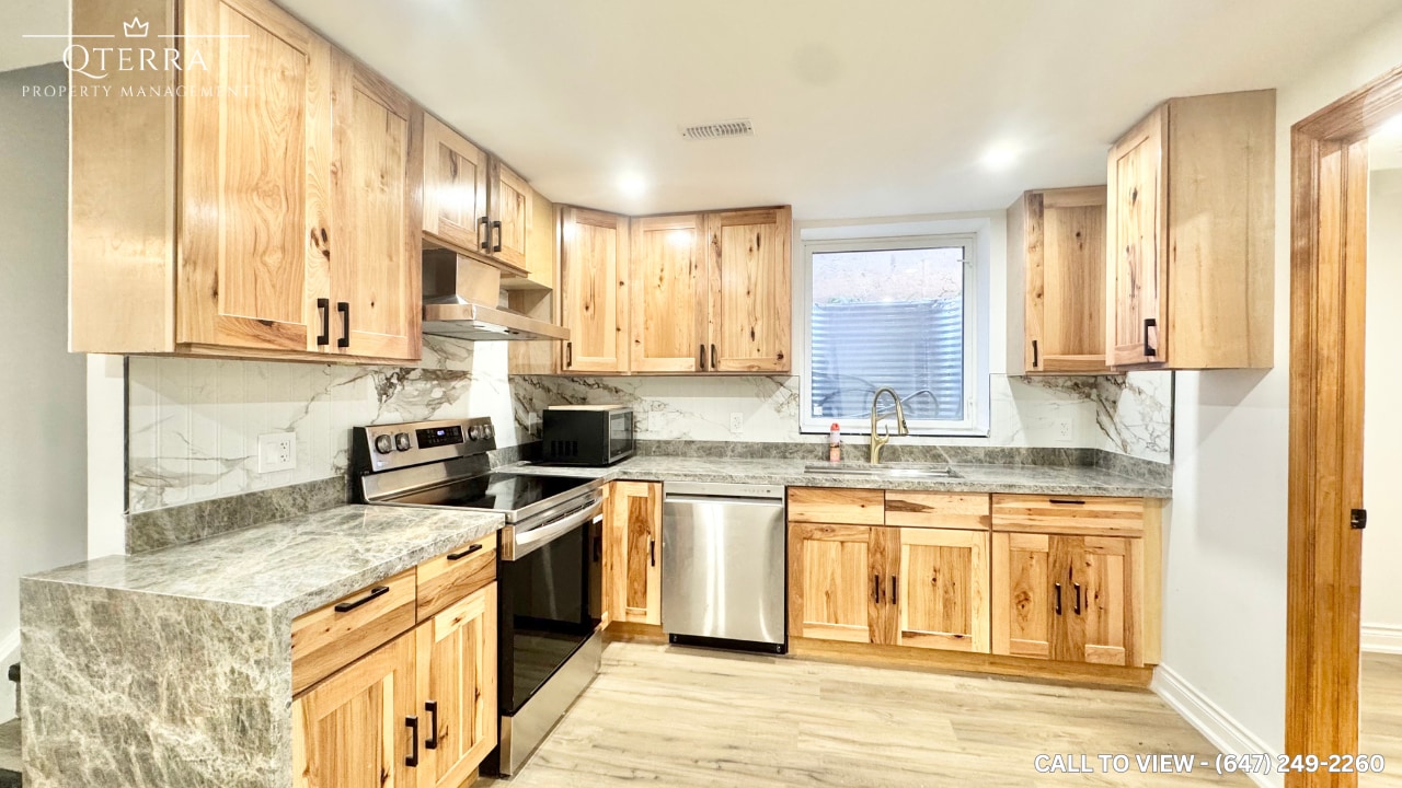 14 Tweedsdale St in Kitchener, ON - Building Photo