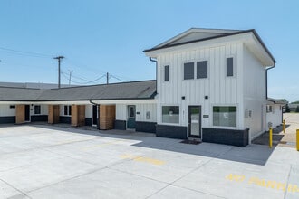 Falls Edge Studios in Cedar Falls, IA - Building Photo - Building Photo