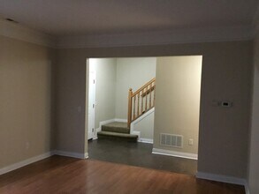 7233 Hillmont Dr in New Albany, OH - Building Photo - Building Photo