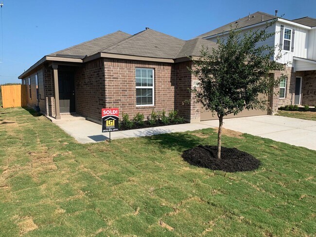 15315 Harbor Lndg in Von Ormy, TX - Building Photo - Building Photo