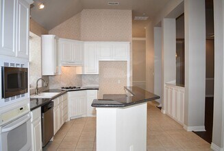 516 Arcadia Dr in Keller, TX - Foto de edificio - Building Photo