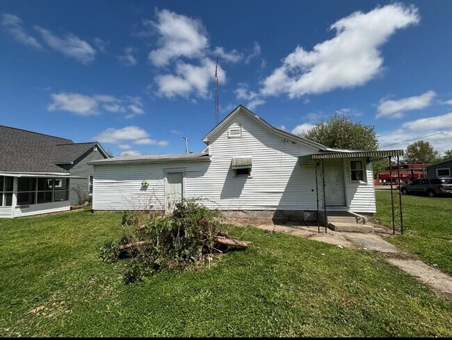 403 S Victor St in Christopher, IL - Building Photo - Building Photo