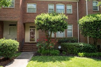 1010 Colonial Ave in Norfolk, VA - Building Photo - Building Photo