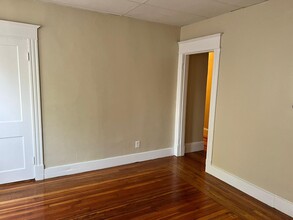 988 Chicopee St in Chicopee, MA - Building Photo - Building Photo