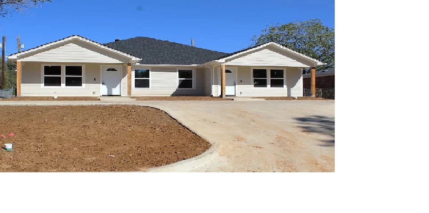 911 E Lewis Dr, Unit 911 E. Lewis Dr. in Stephenville, TX - Building Photo