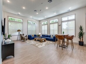 Carson Crossing in Austin, TX - Building Photo - Building Photo