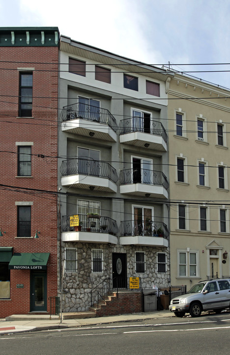 445 Pavonia Ave in Jersey City, NJ - Building Photo