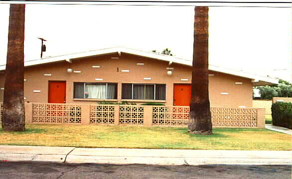 Broadmoor in Tempe, AZ - Building Photo